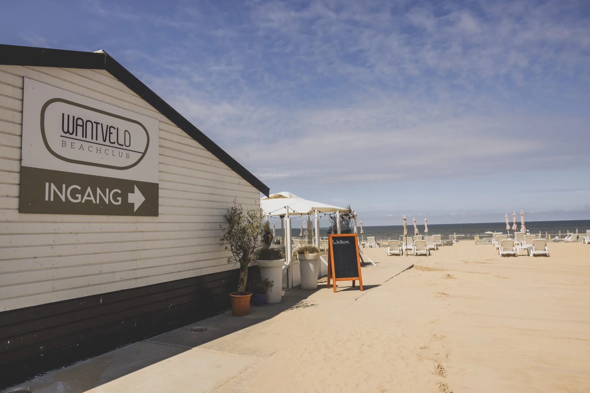 De ingang van Wantveld aan het strand van Katwijk